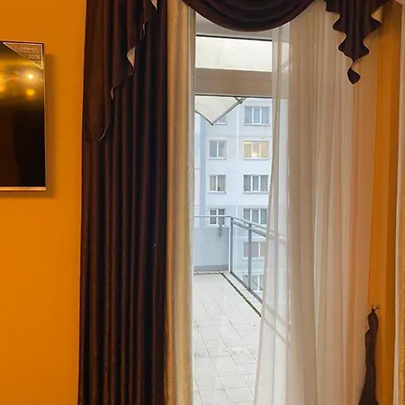 Cat Garden Elegant Apartment