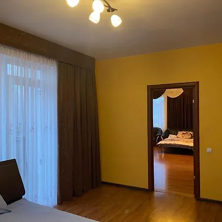 Cat Garden Elegant Apartment Riga